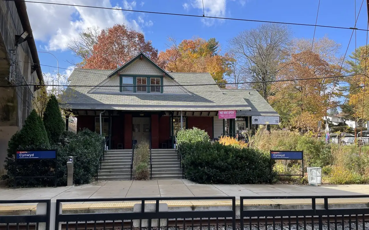 Cynwyd train station in fall