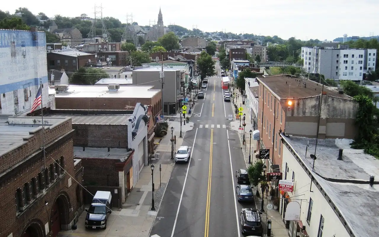 Main Street in Manayunk from the Manayunk Bridge, with rowhouses on the hill behind